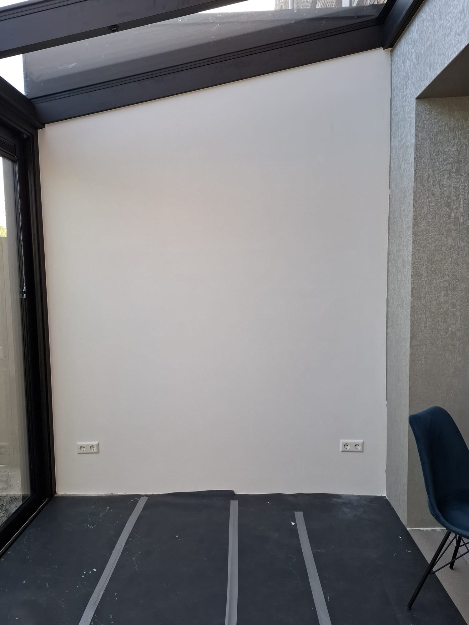 Uitbouw met Luxe Leren Wandpanelen en Antraciet Profielen